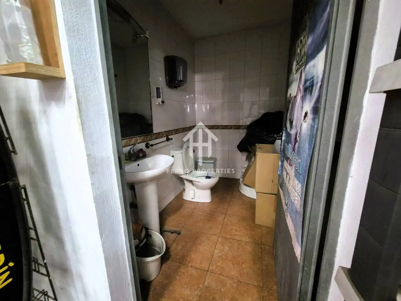 Bathroom of Industrial buildings for sale in Moraleda de Zafayona
