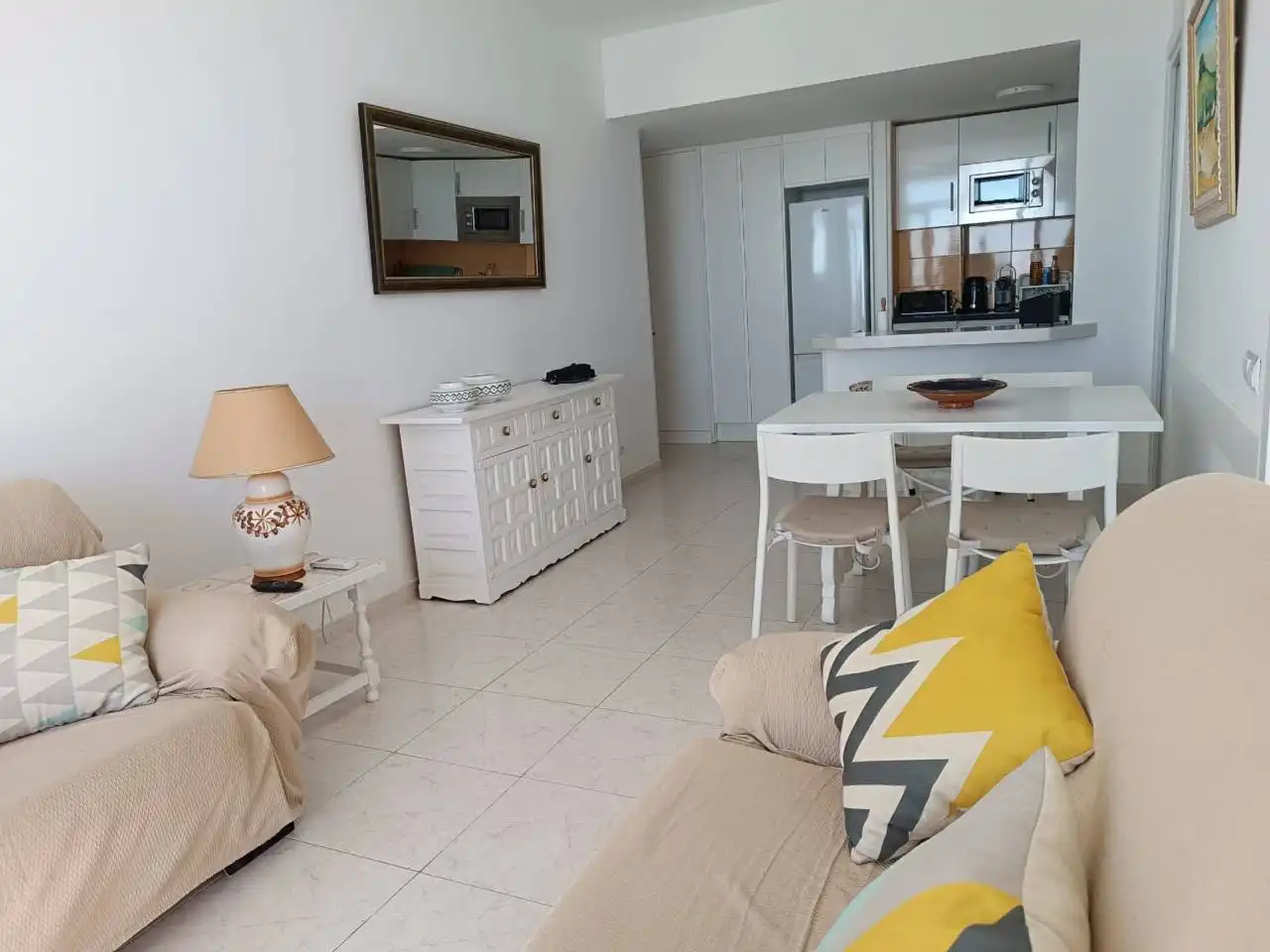 Wohnzimmer von Wohnungen zur Miete in Benalmádena mit Klimaanlage, Terrasse und Möbliert