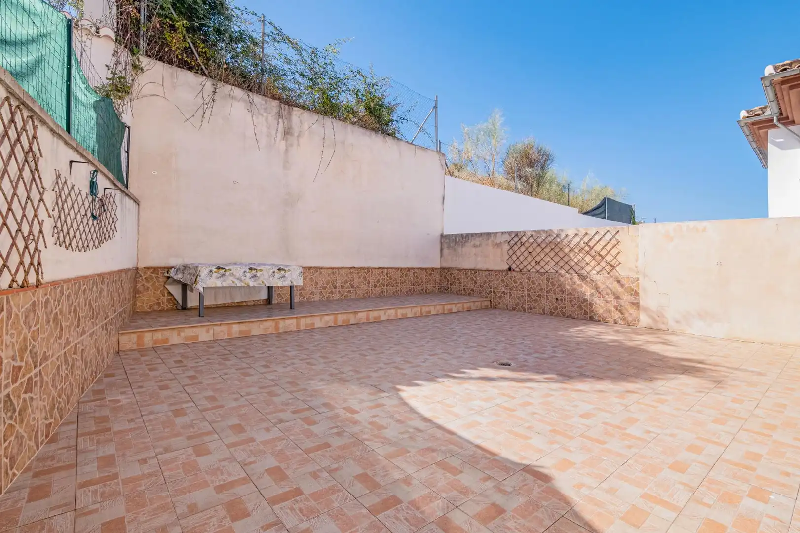 Casa aparellada amb terrassa en venda a Jun, imagen 12