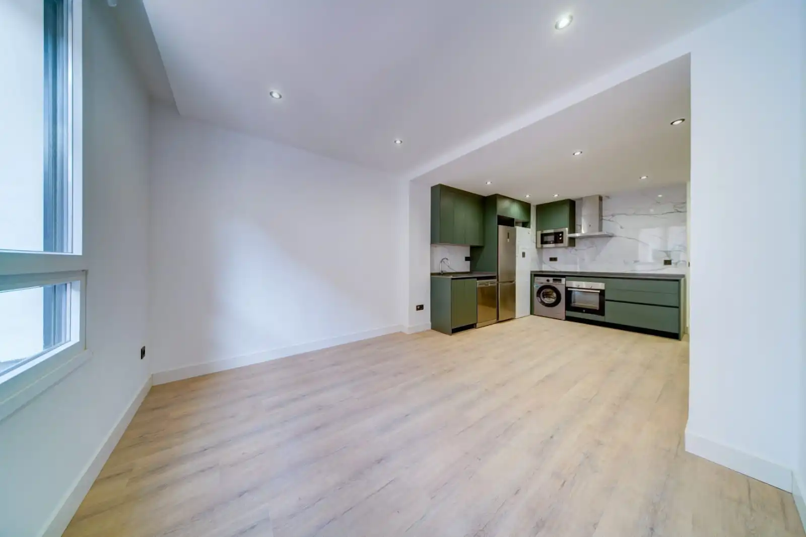 Flat with terrace for sale in Calle de las Delicias 15, imagen 3