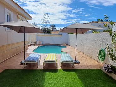 Xalet amb piscina en venda a Playa del Galán