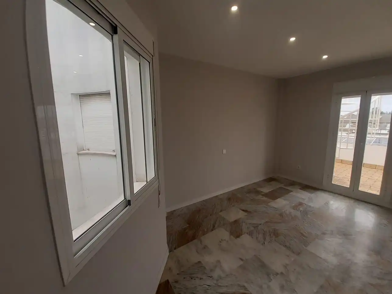 Ático en venta en Dos Hermanas con Aire acondicionado, Terraza y Alarma