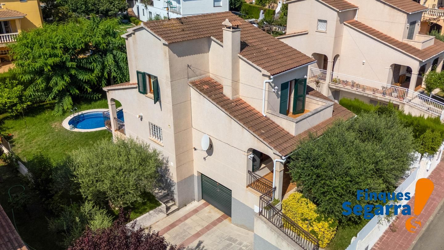 Exterior view of House or chalet for sale in El Vendrell  with Private garden, Terrace and Storage room