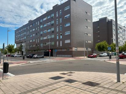 Exterior view of Flat for sale in Valladolid Capital  with Heating, Parquet flooring and Storage room