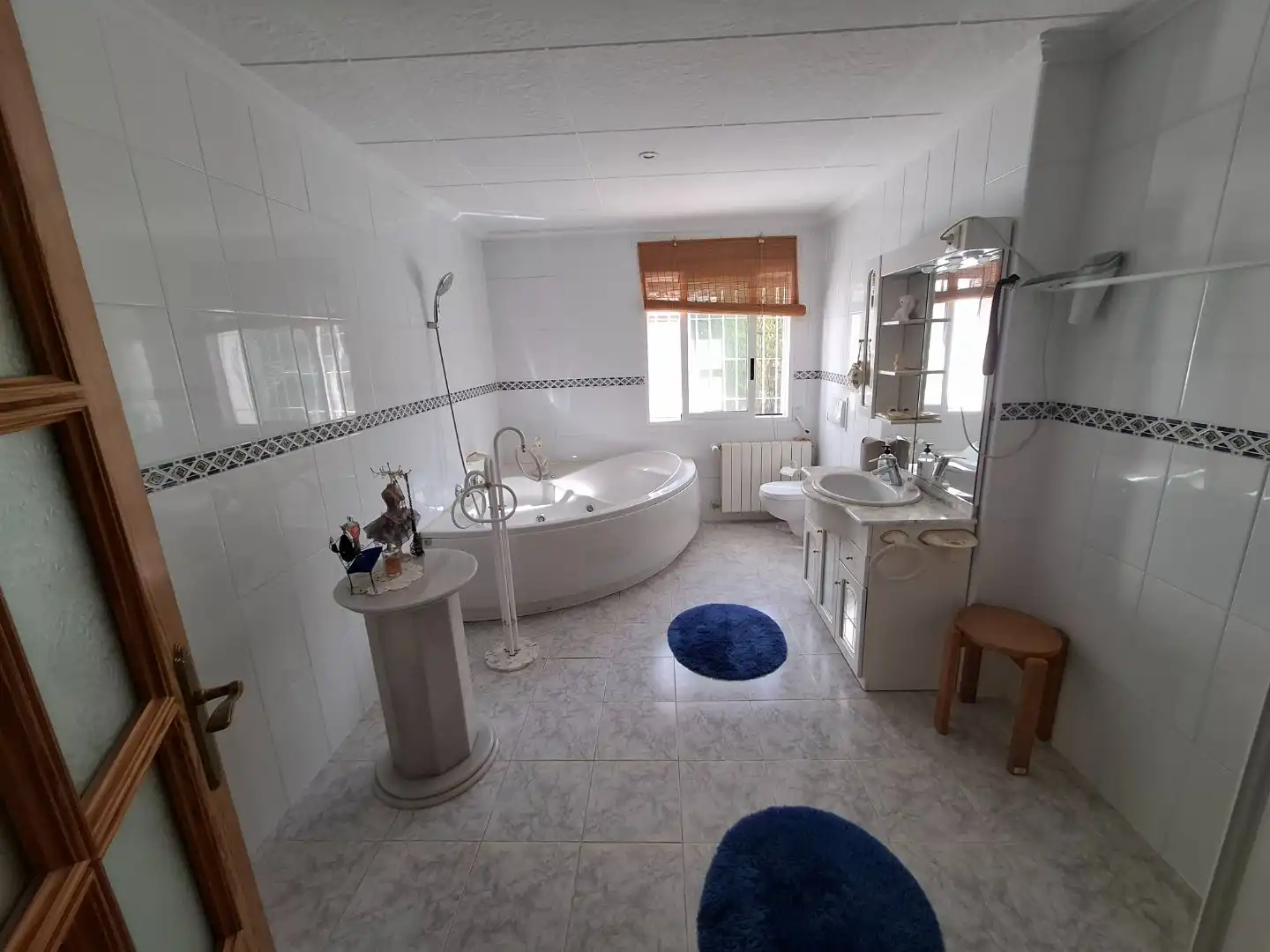 Bathroom of Houses for sale in Busot  with Terrace, Swimming Pool and Balcony