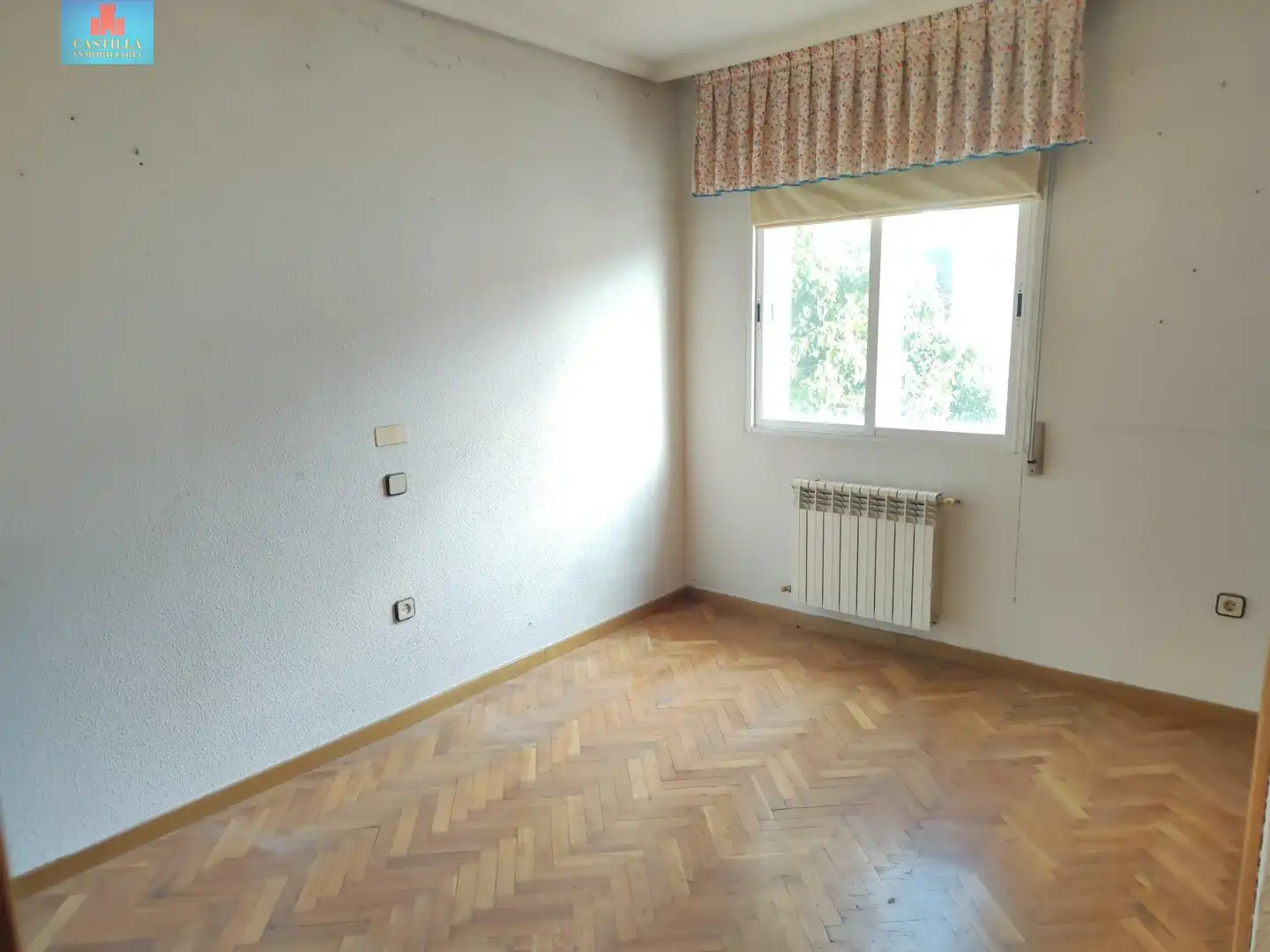 Habitación de Casa adosada en venta en Ávila con Calefacción, Jardín privado y Trastero