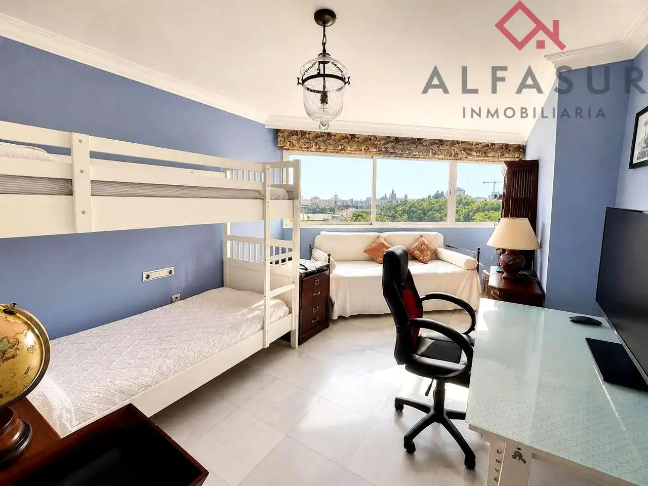 Habitación de Piso en venta en Málaga con Aire acondicionado, Terraza y Trastero