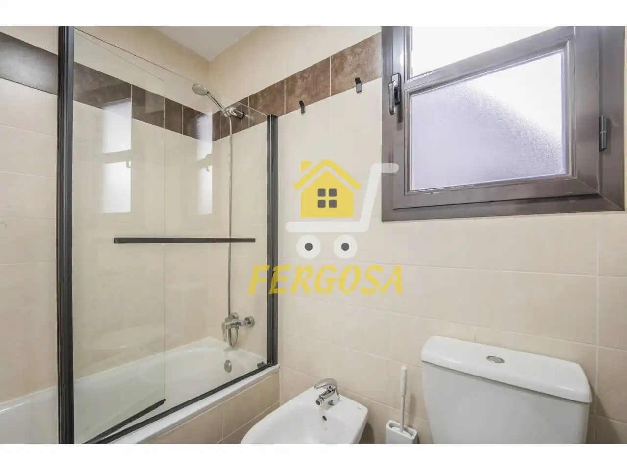 Baño de Piso en venta en Navalcarnero con Aire acondicionado, Calefacción y Piscina comunitaria
