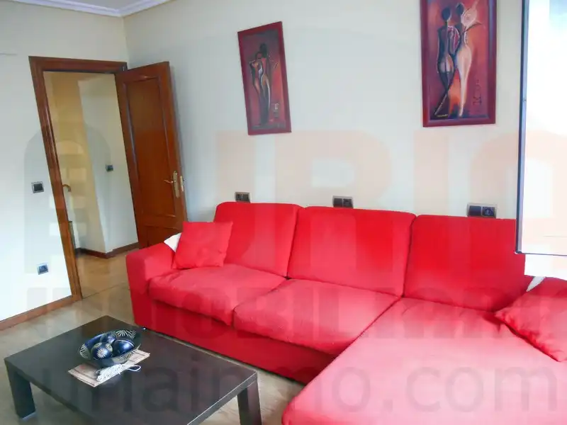 Sala de estar de Piso en venta en Oviedo  con Calefacción, Trastero y Amueblado