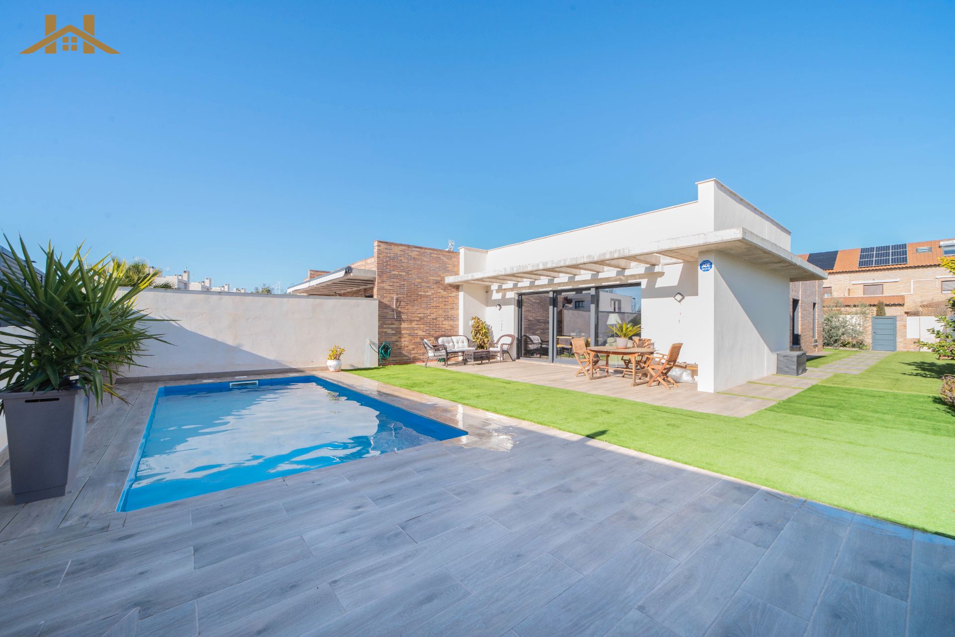 Swimming pool of House or chalet for sale in Villanueva de la Cañada  with Heating, Private garden and Storage room
