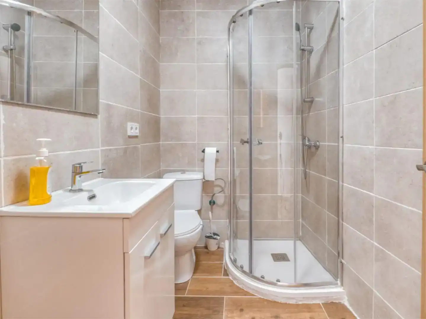 Bathroom of Study for rent in Estremera  with Air Conditioner, Furnished and Balcony