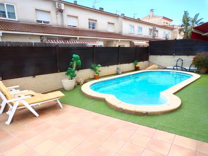 Swimming pool of Single-family semi-detached for sale in El Vendrell  with Air Conditioner, Heating and Private garden