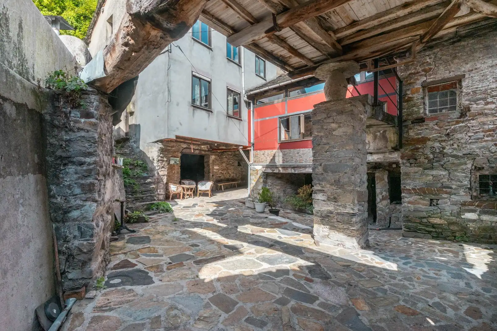 Vista exterior de Casa o xalet en venda en Cangas del Narcea amb Calefacció, Jardí privat i Terrassa
