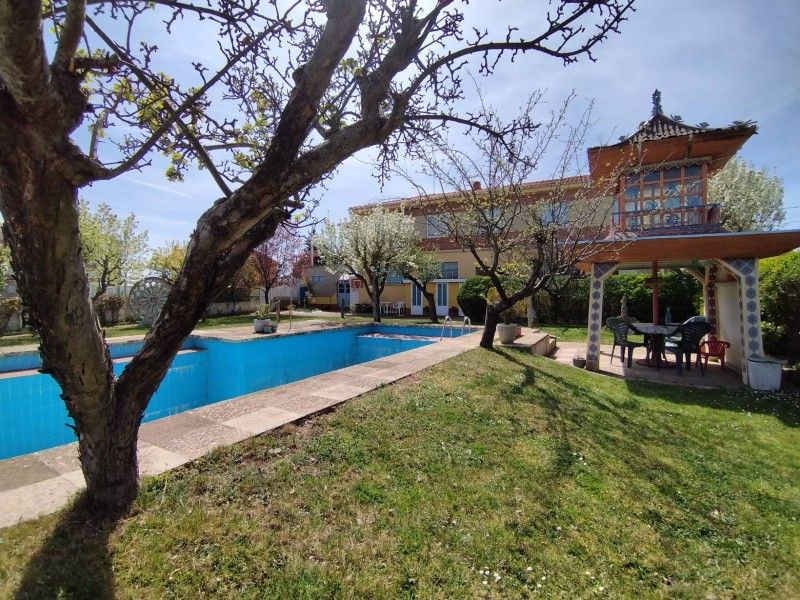 Swimming pool of House or chalet for sale in San Andrés del Rabanedo  with Heating, Parquet flooring and Terrace