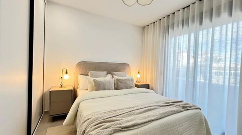 Chalet adosado de 3 dormitorios con garaje y piscina privada en BenferriAlicante, immagine 4