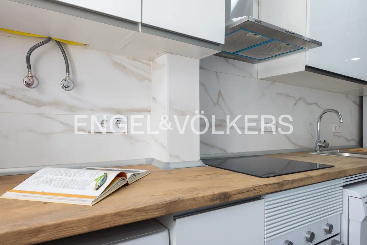 Kitchen of Flat for rent in Valencia  with Air Conditioner, Heating and Furnished