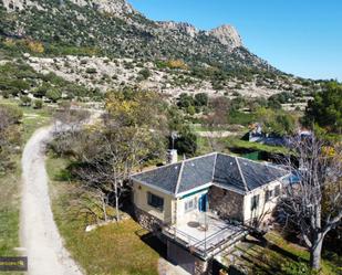 Vista exterior de Casa o xalet en venda en La Cabrera amb Calefacció, Jardí privat i Terrassa