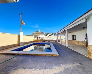 Vista exterior de Casa o xalet en venda en Lucena amb Jardí privat, Piscina i Moblat