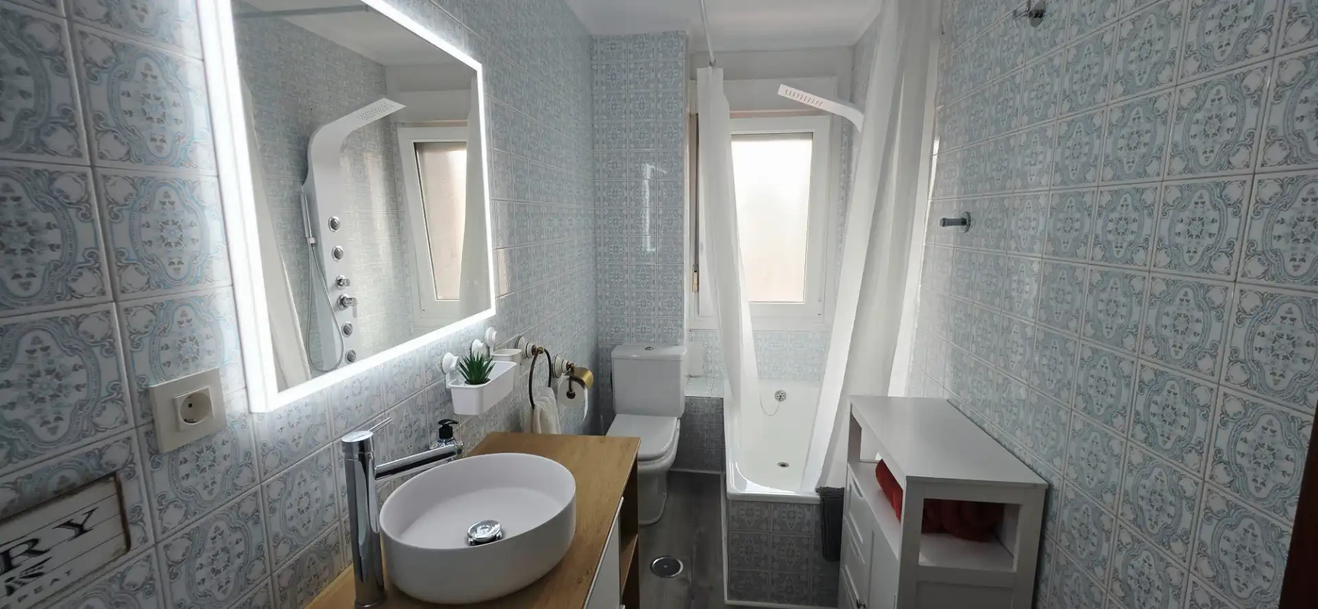 Bathroom of Flat for rent in Gijón   with Heating, Parquet flooring and Furnished