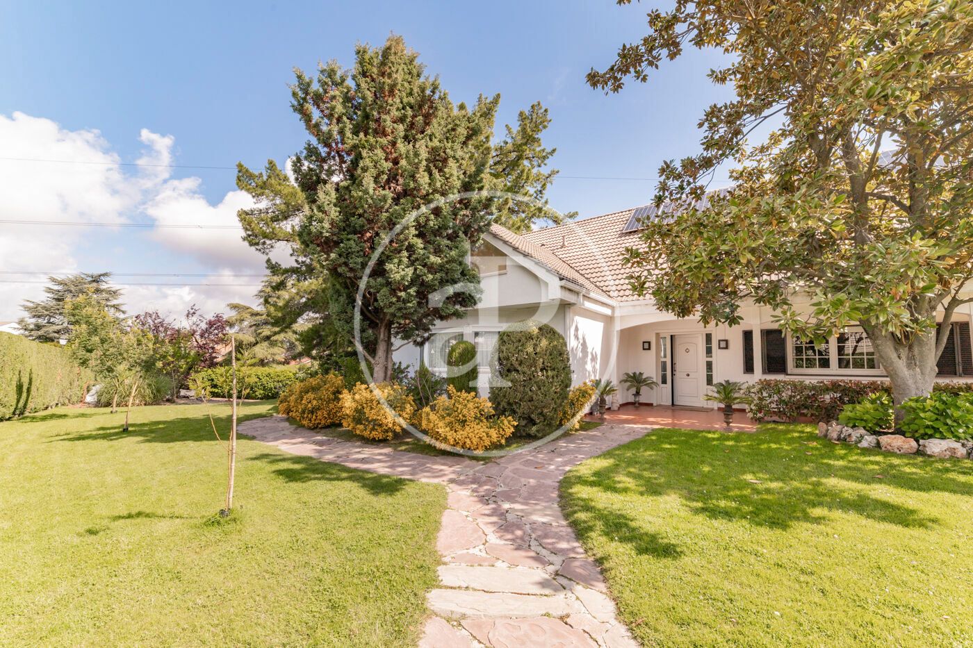 Exterior view of House or chalet for sale in Pozuelo de Alarcón  with Heating, Private garden and Swimming Pool