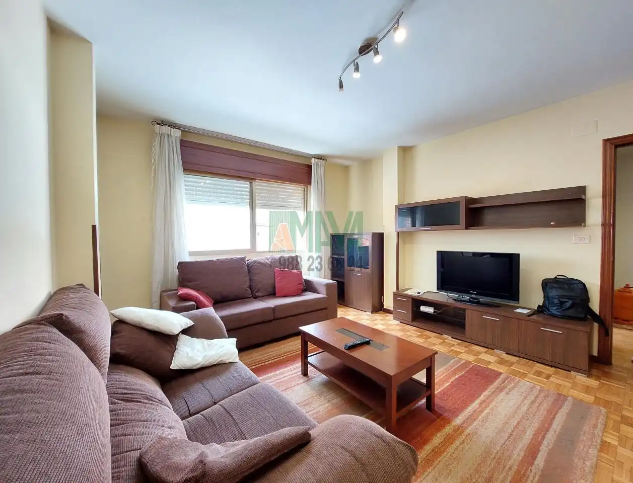 Living room of Apartments for rent in Ourense Capital   with Heating, Parquet flooring and Storage room