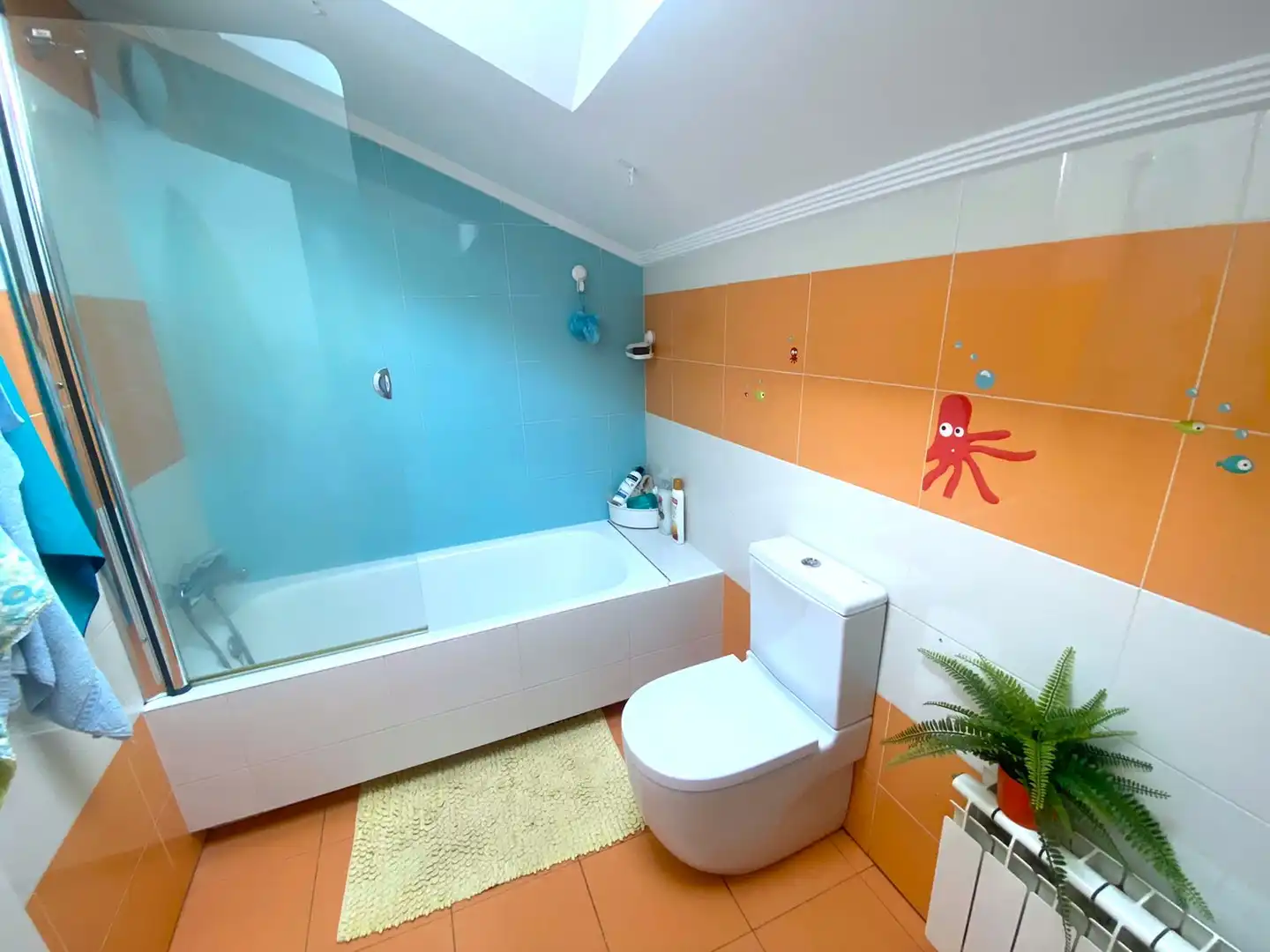 Bathroom of Houses for sale in Castro-Urdiales  with Heating, Private garden and Parquet flooring