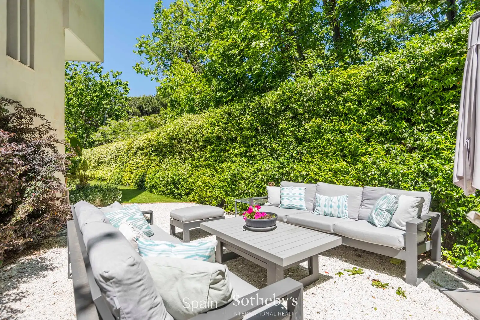 Terraza de Casa adosada en venta en Madrid con Aire acondicionado, Calefacción y Jardín privado