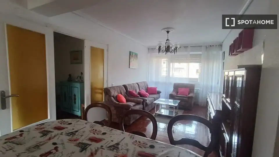 Habitació a Mendebaldea - Ermitagaña