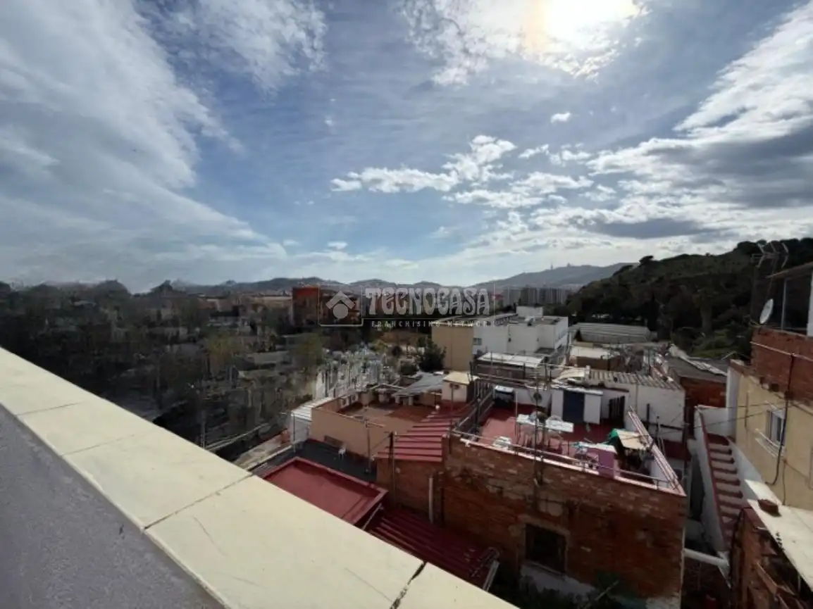 Exterior view of Houses for sale in  Barcelona Capital  with Terrace and Storage room