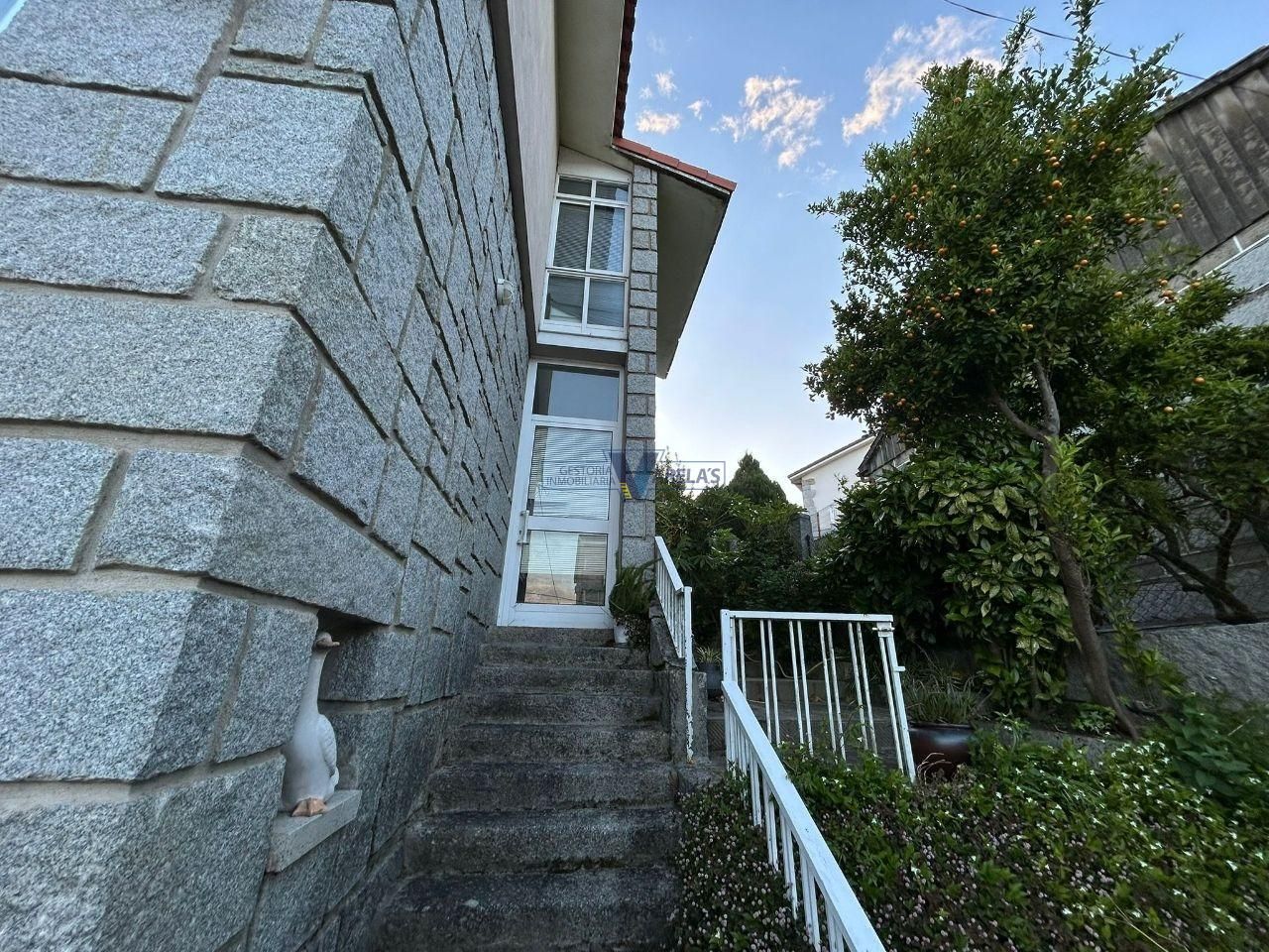 Vista exterior de Casa o xalet en venda en Ourense Capital  amb Calefacció, Jardí privat i Terrassa