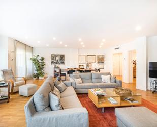 Sala d'estar de Apartament en venda en  Barcelona Capital amb Aire condicionat i Terrassa