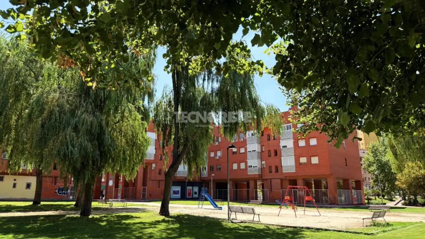 Vista exterior de Piso en venta en Guadalajara con Calefacción y Balcón