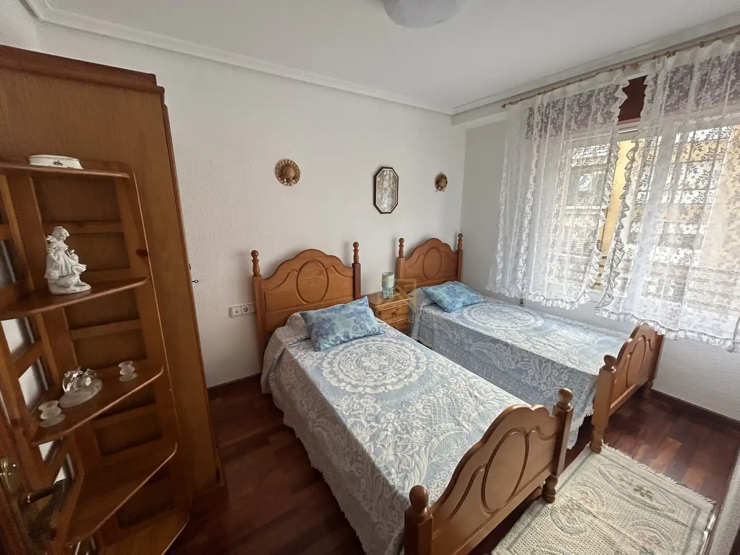 Habitación de Piso de alquiler en Torrelavega  con Calefacción, Parquet y Amueblado