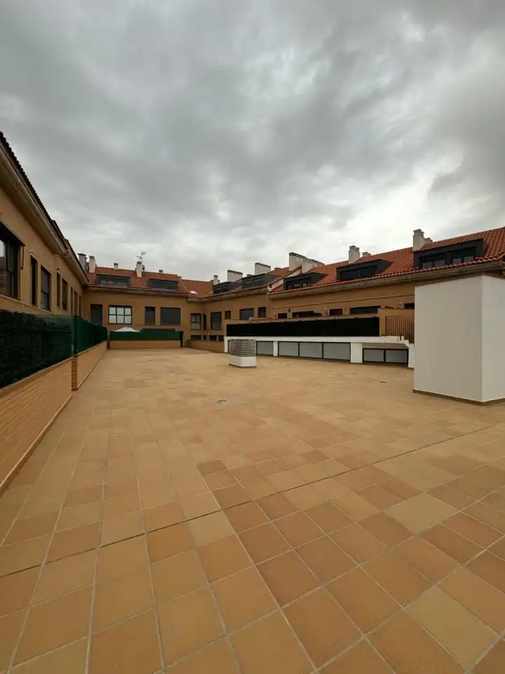Terraza de Dúplex en venta en Torrejón del Rey con Calefacción, Amueblado y Piscina comunitaria