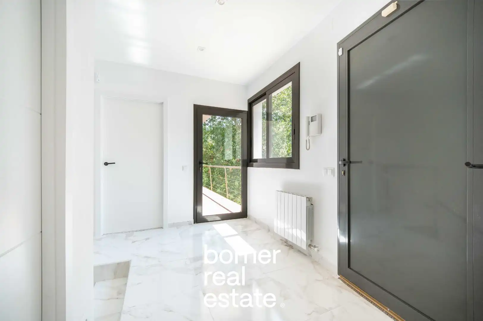 Vista exterior de Casa o chalet en venta en Sant Cugat del Vallès con Aire acondicionado, Calefacción y Jardín privado