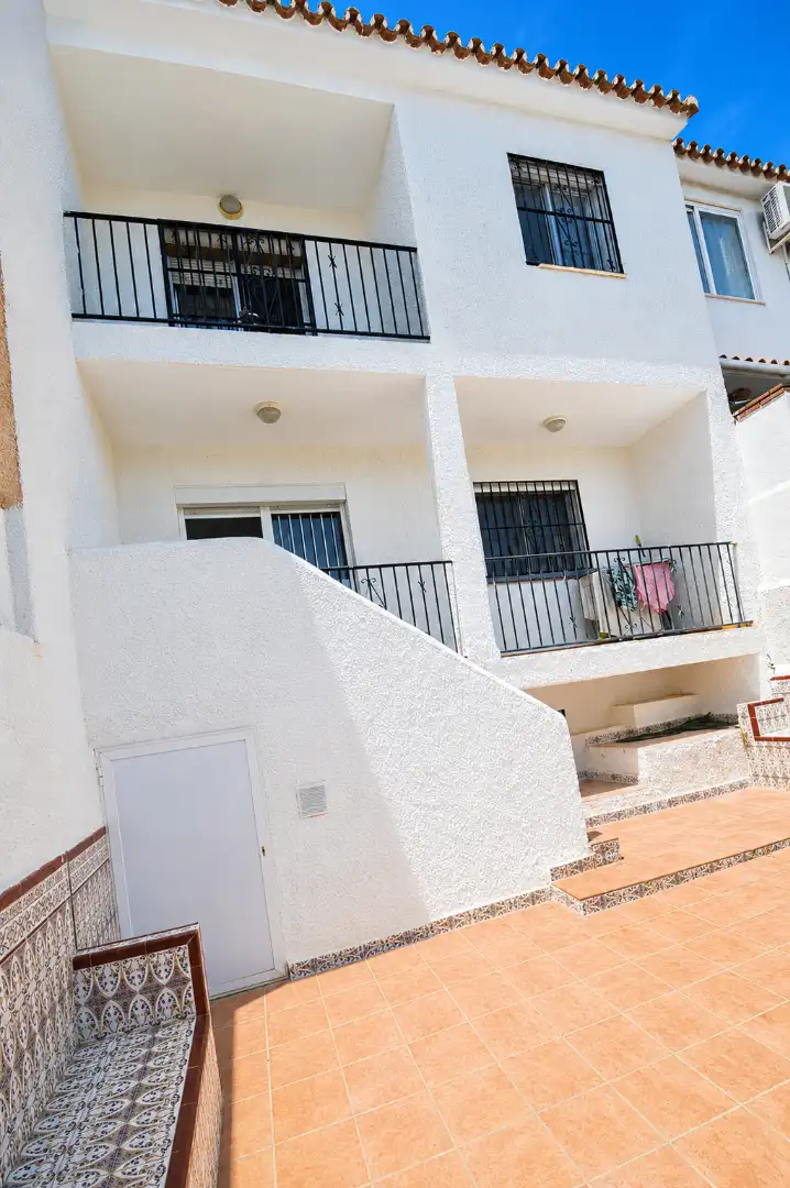 Vista exterior de Casa o chalet en venta en Benalmádena con Terraza y Balcón