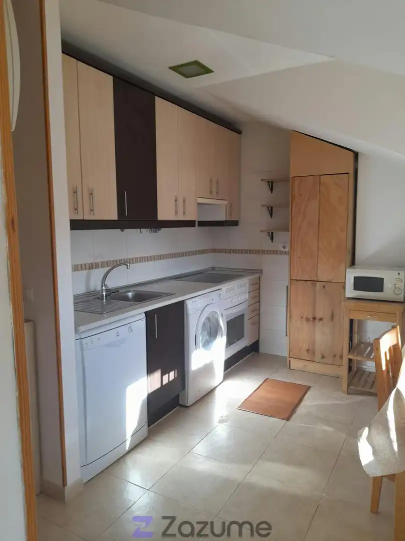 Cuina de Estudi de lloguer en Fuenlabrada amb Aire condicionat, Calefacció i Moblat