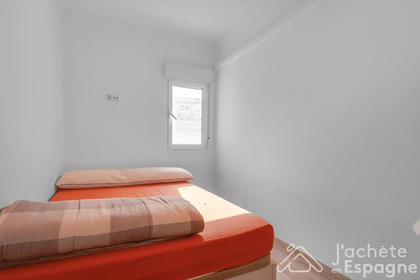 Bedroom of Flat for sale in Valencia  with Furnished and Balcony