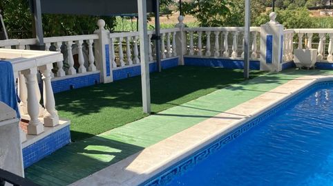 Imponente Chalet Individual en Urbanización Las Rocas Almendralejo con Piscina y Jardín, imagen 5