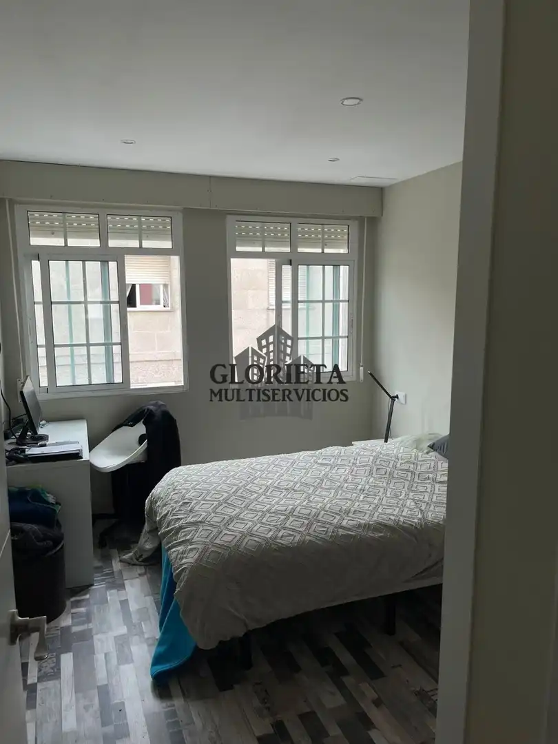 Habitación de Piso en venta en Vigo  con Calefacción, Jardín privado y Amueblado