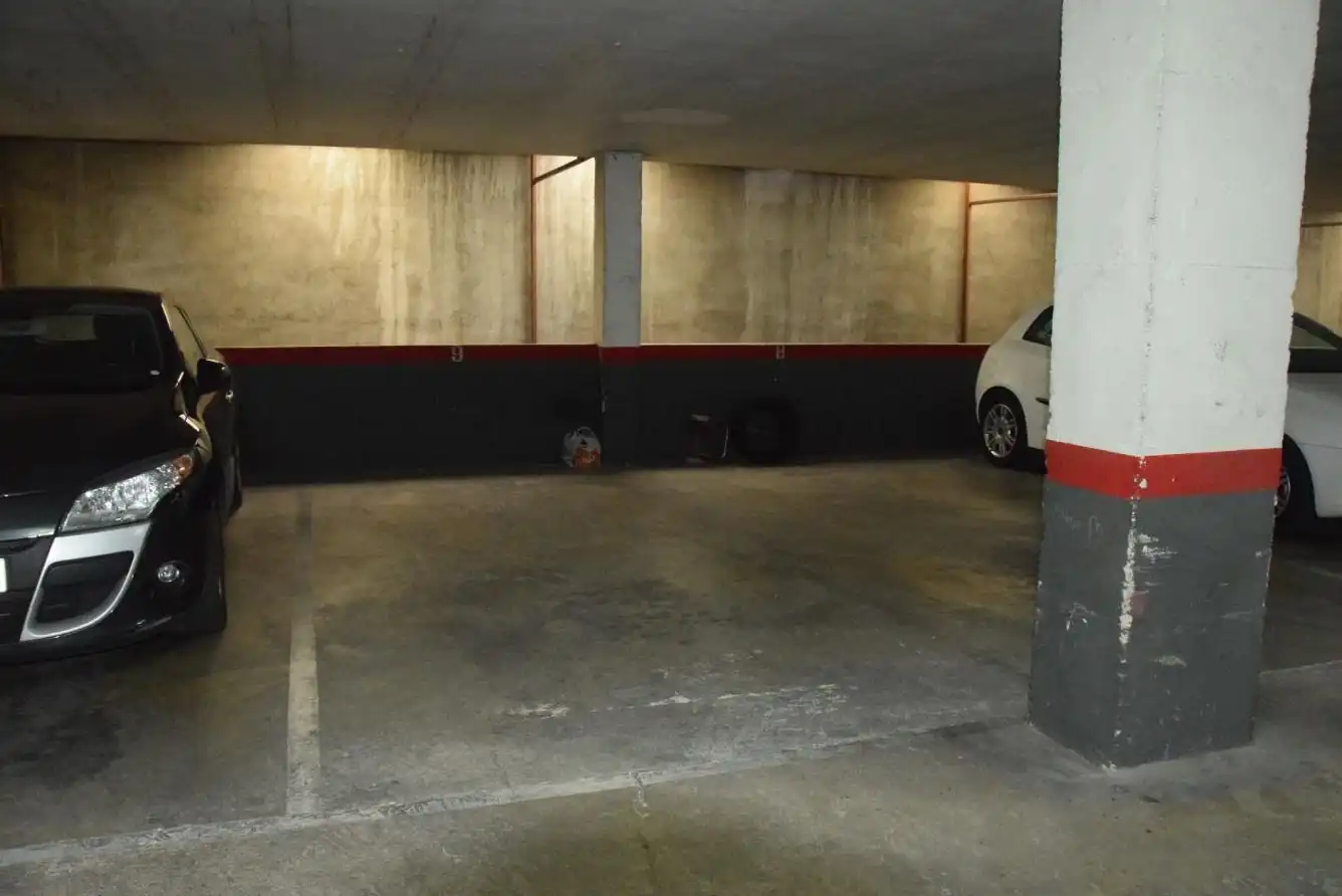 Garaje en venta en El Camp de l'Arpa del Clot