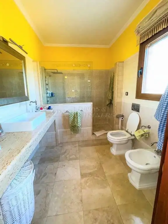Bany de Casa o xalet en venda en Orihuela amb Aire condicionat, Jardí privat i Traster