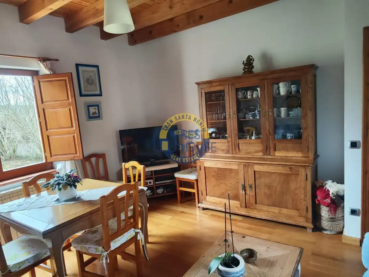 Sala de estar de Casa o chalet en venta en Villaquilambre con Calefacción, Jardín privado y Parquet