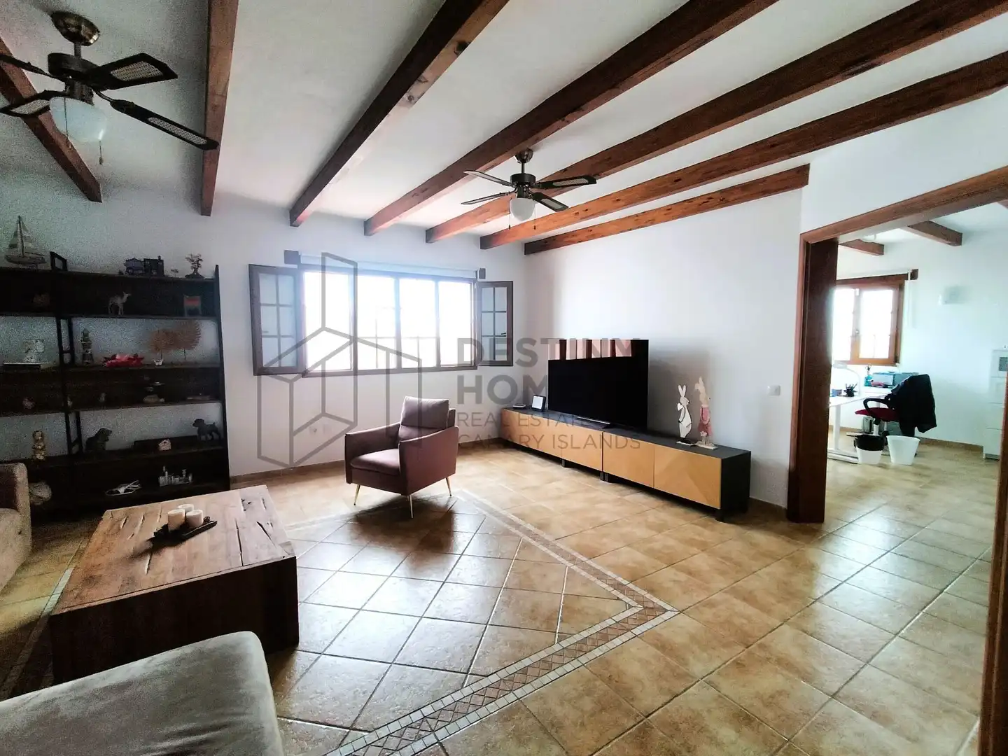 Sala d'estar de Casa o xalet en venda en La Oliva amb Jardí privat, Traster i Piscina