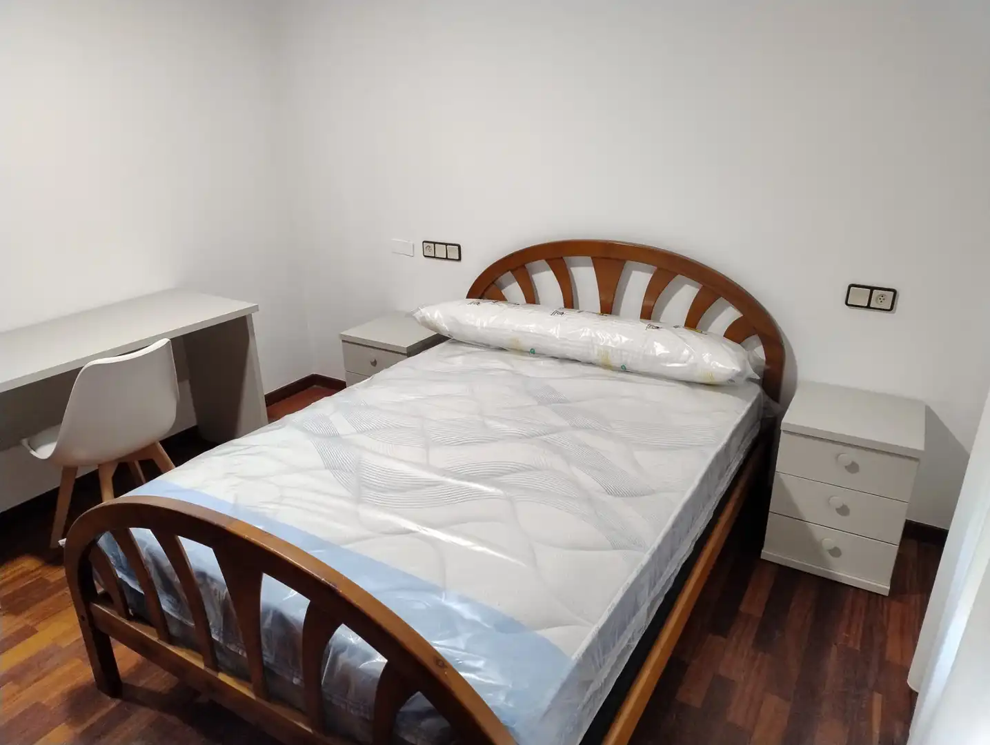 Bedroom of Flat for rent in Santiago de Compostela   with Heating, Furnished and Oven