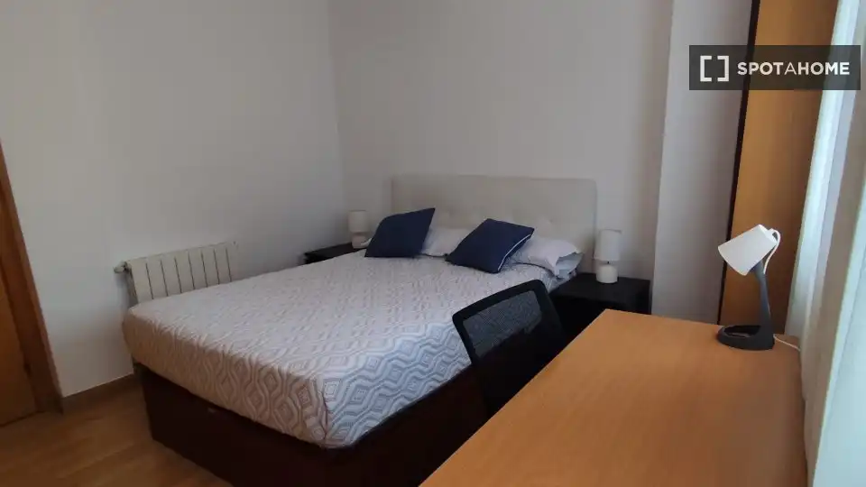 Room in Catalunya - Fontetes