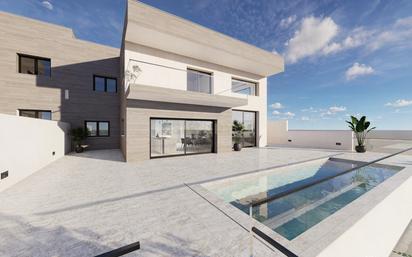 Vista exterior de Casa o xalet en venda en La Zubia amb Calefacció, Terrassa i Piscina