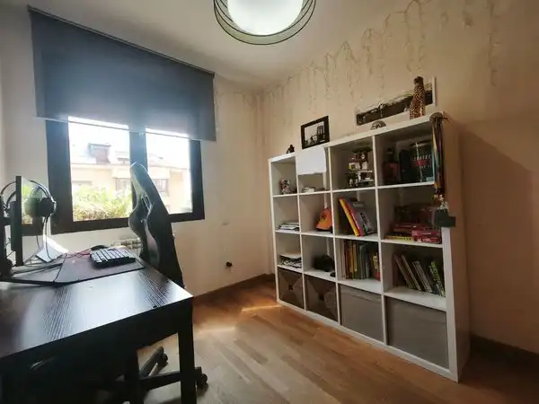 Habitación de Dúplex en venta en El Espinar con Aire acondicionado, Calefacción y Jardín privado