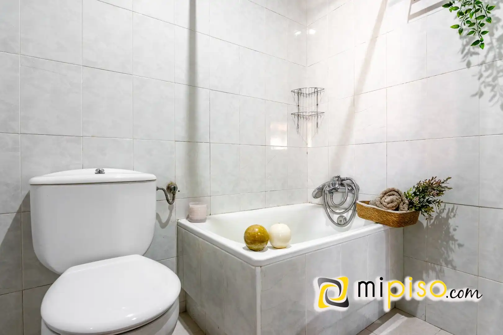 Baño de Piso en venta en Laredo con Amueblado