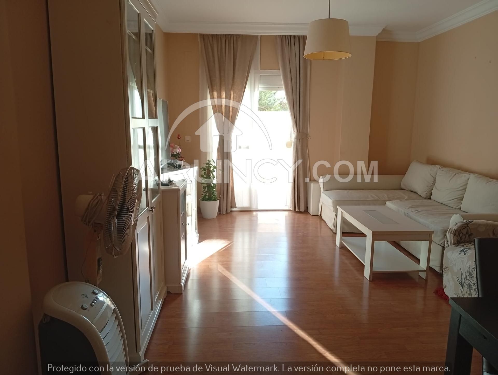 Sala d'estar de Pis en venda en Alcalá de Guadaira amb Aire condicionat, Jardí privat i Terrassa